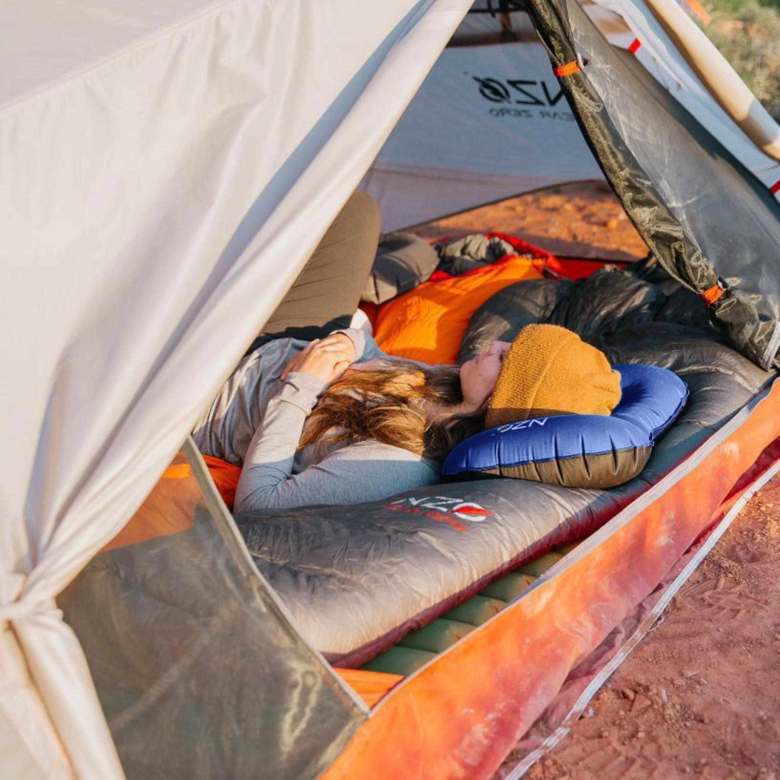 Inflatable Camping Pillow - Image 7