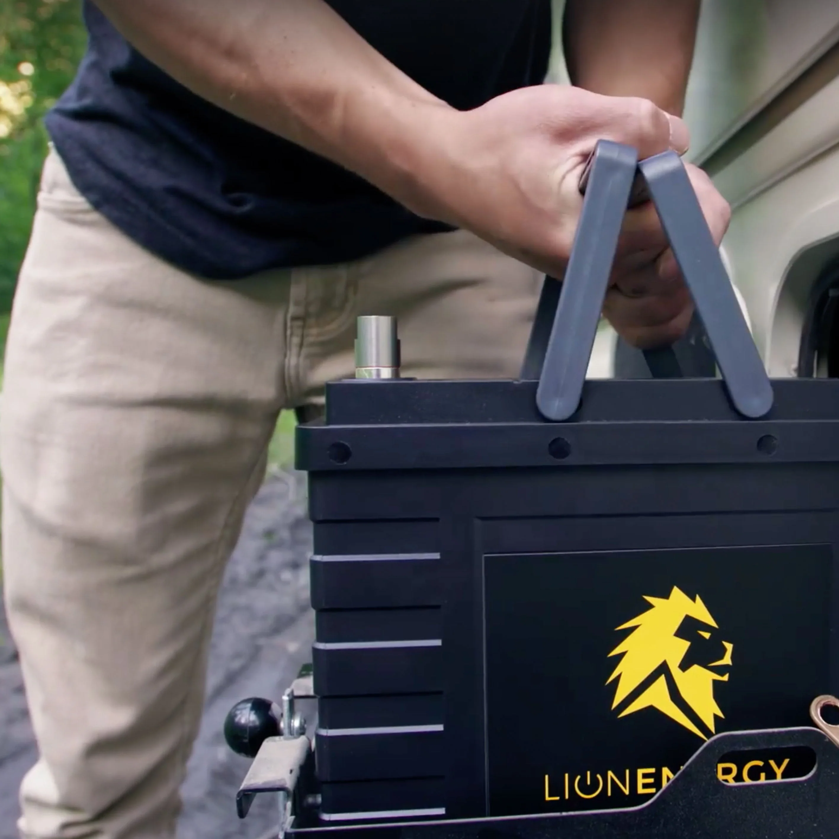Lion UT 1300 BT Battery (12V, 105Ah, LiFePO4) - Image 5