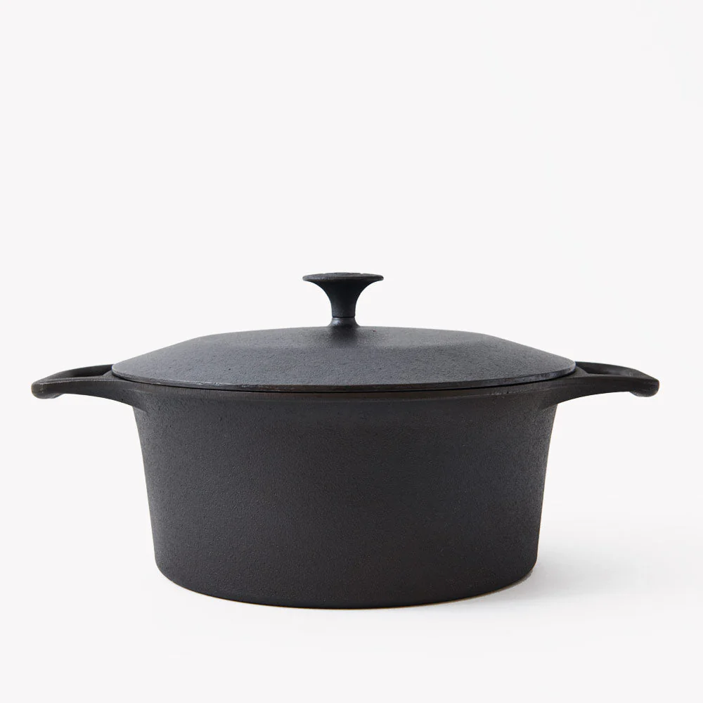 No.8 Cast Iron Dutch Oven - Image 4