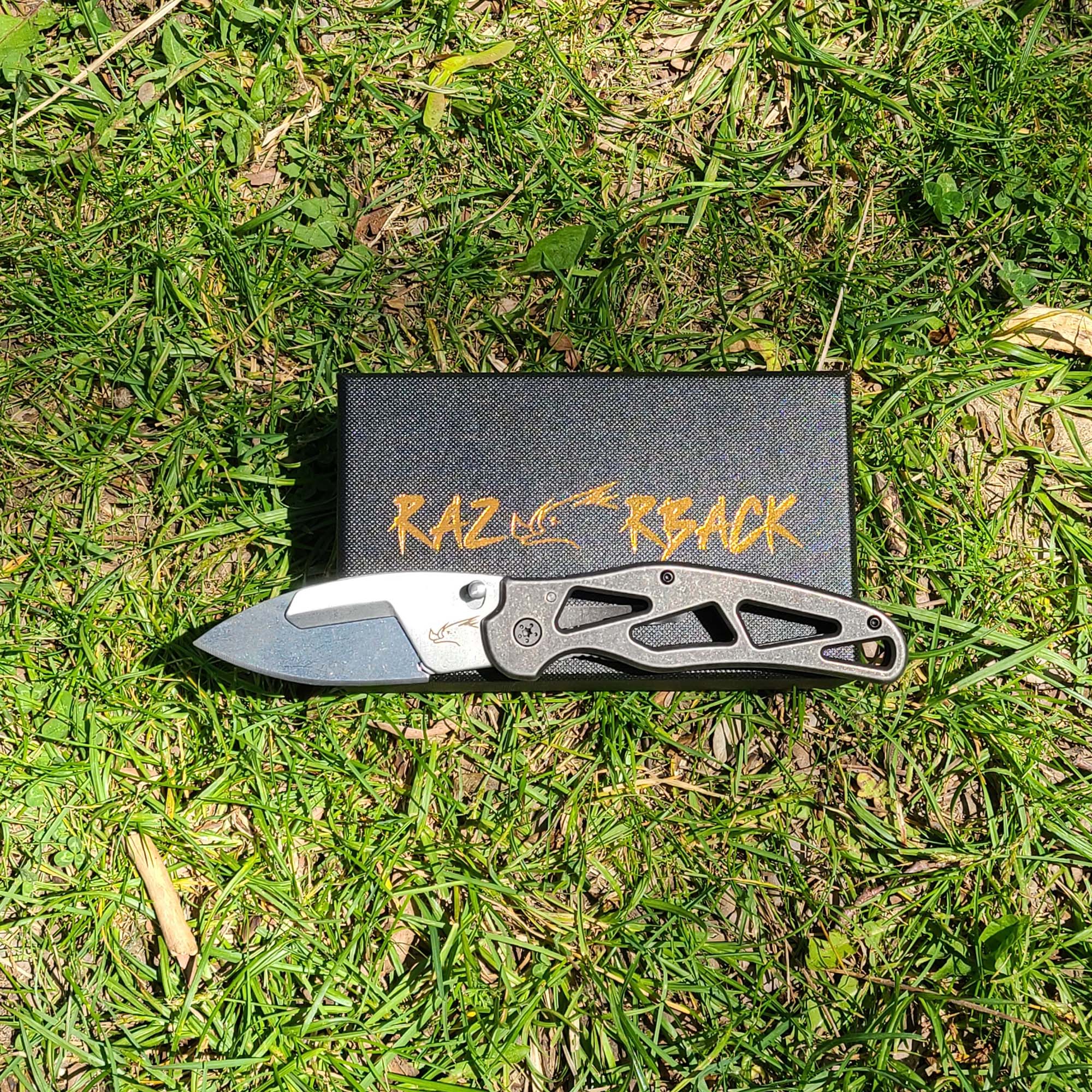 RAZORBACK Signature Folding Knife, 9 Interchangeable Blades - Image 16
