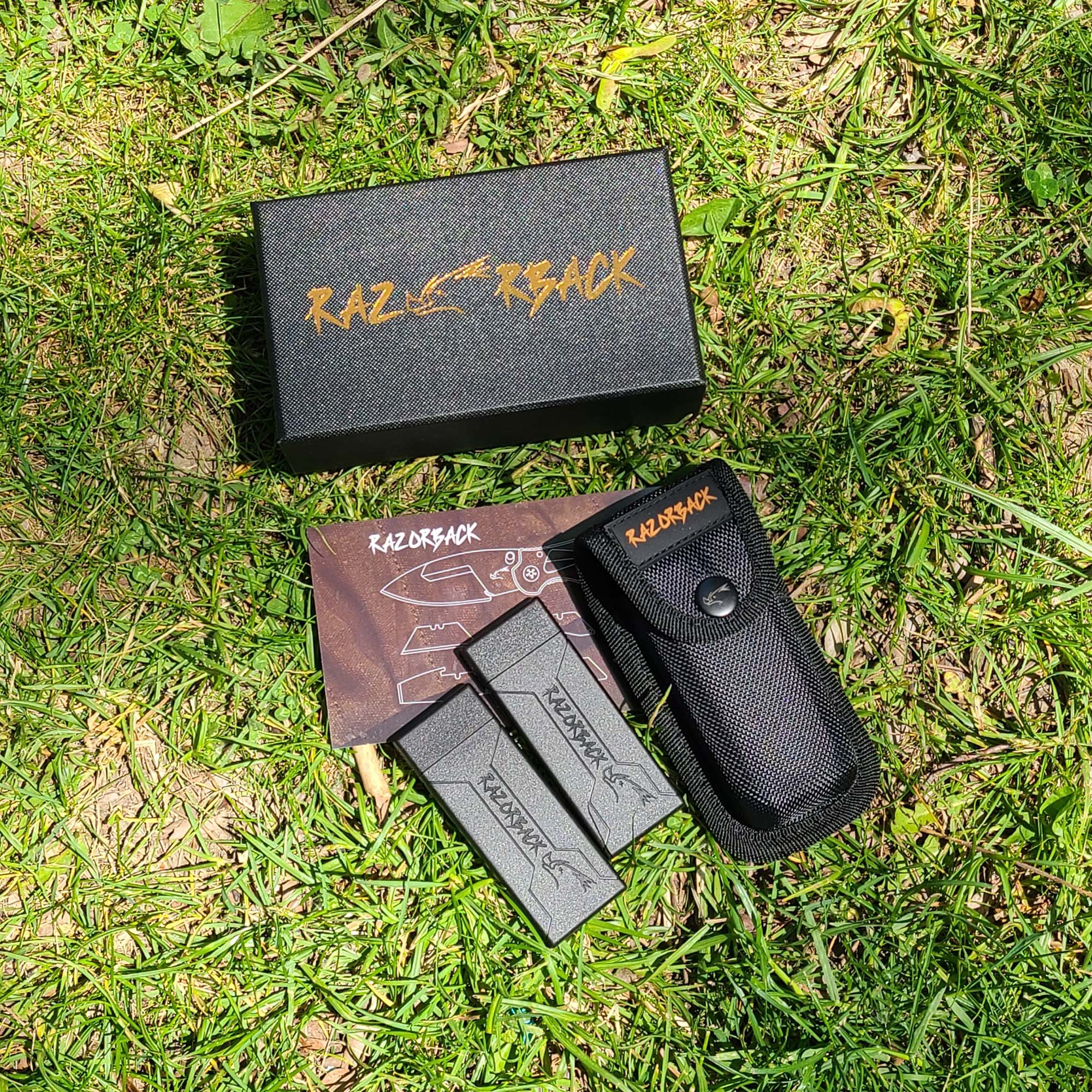 RAZORBACK Signature Folding Knife, 9 Interchangeable Blades - Image 17