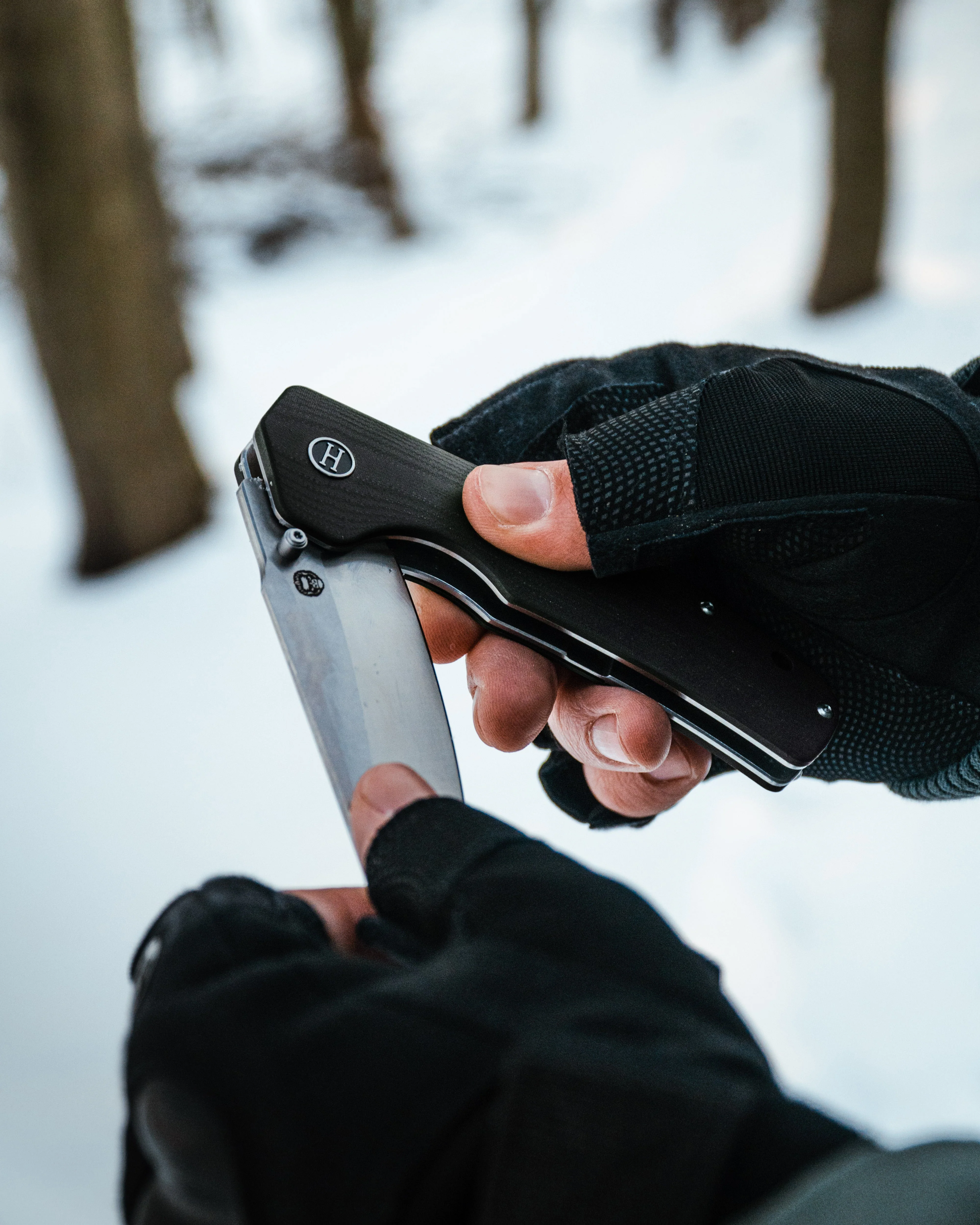The Clip Point Folding Pocket Knife Giftset for Men and Women (Silver and Black) - Image 2