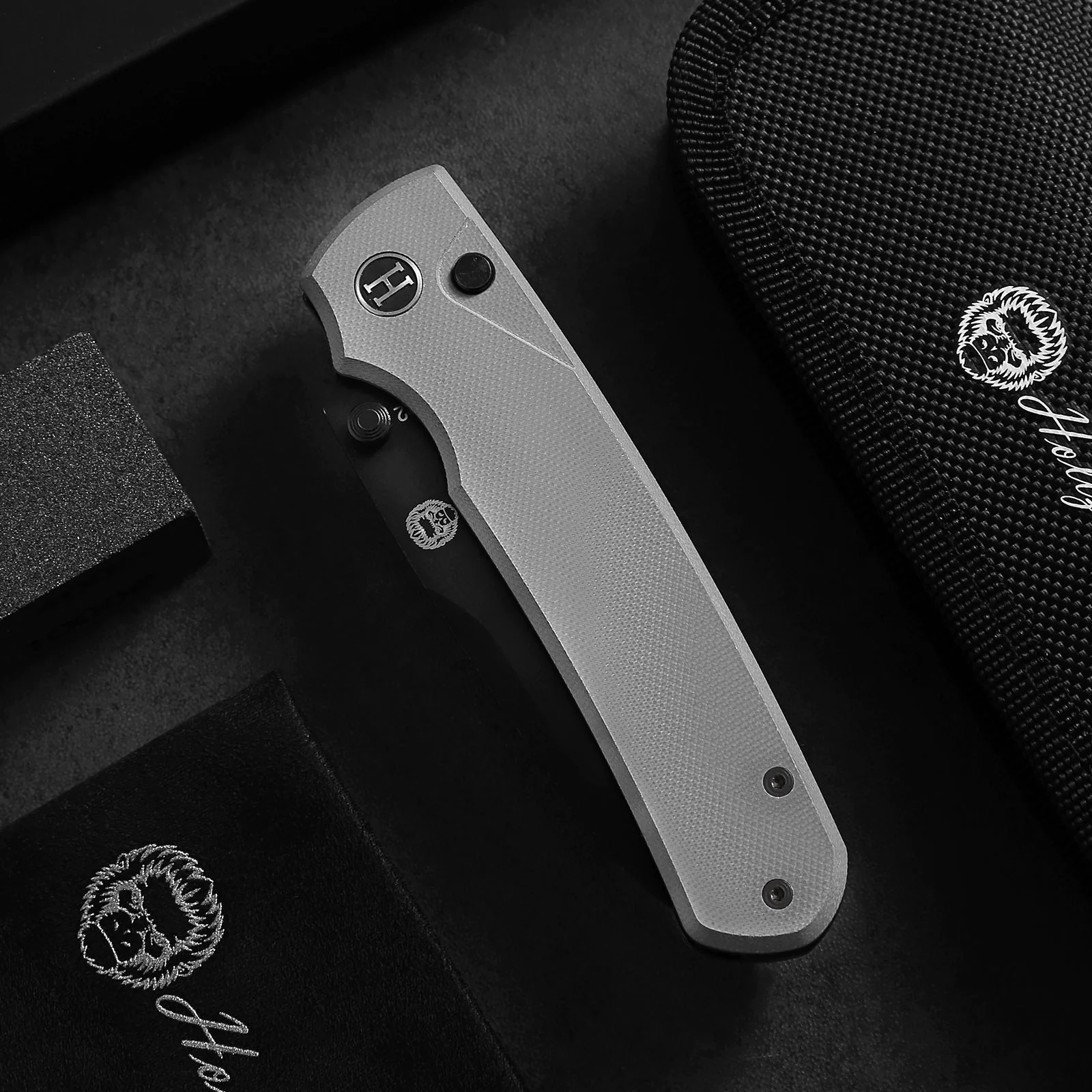 The Loyalist Folding Pocket Knife Giftset for Men and Women (Black and White) - Image 6