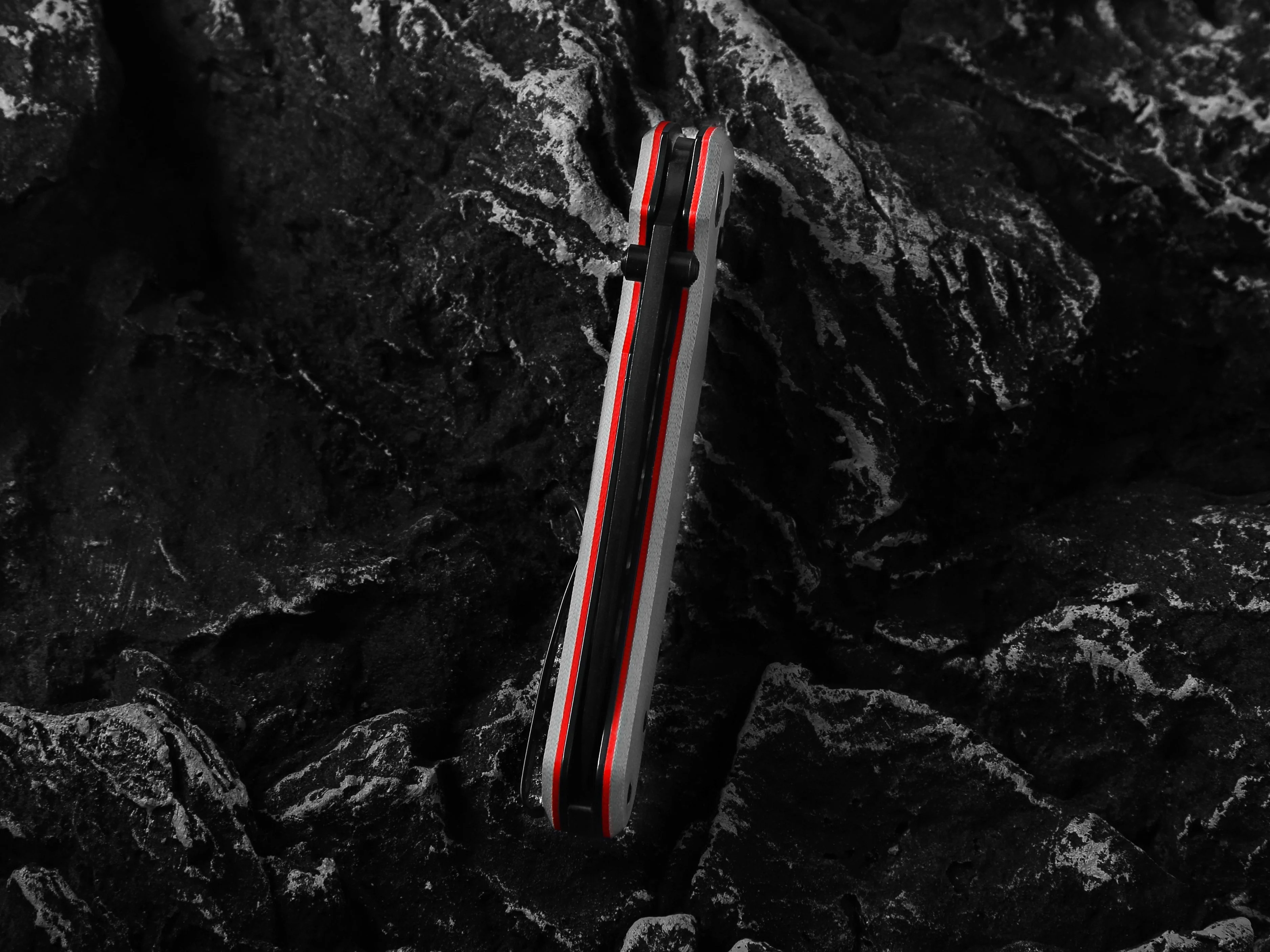 The Loyalist Folding Pocket Knife Giftset for Men and Women (Black and White) - Image 9