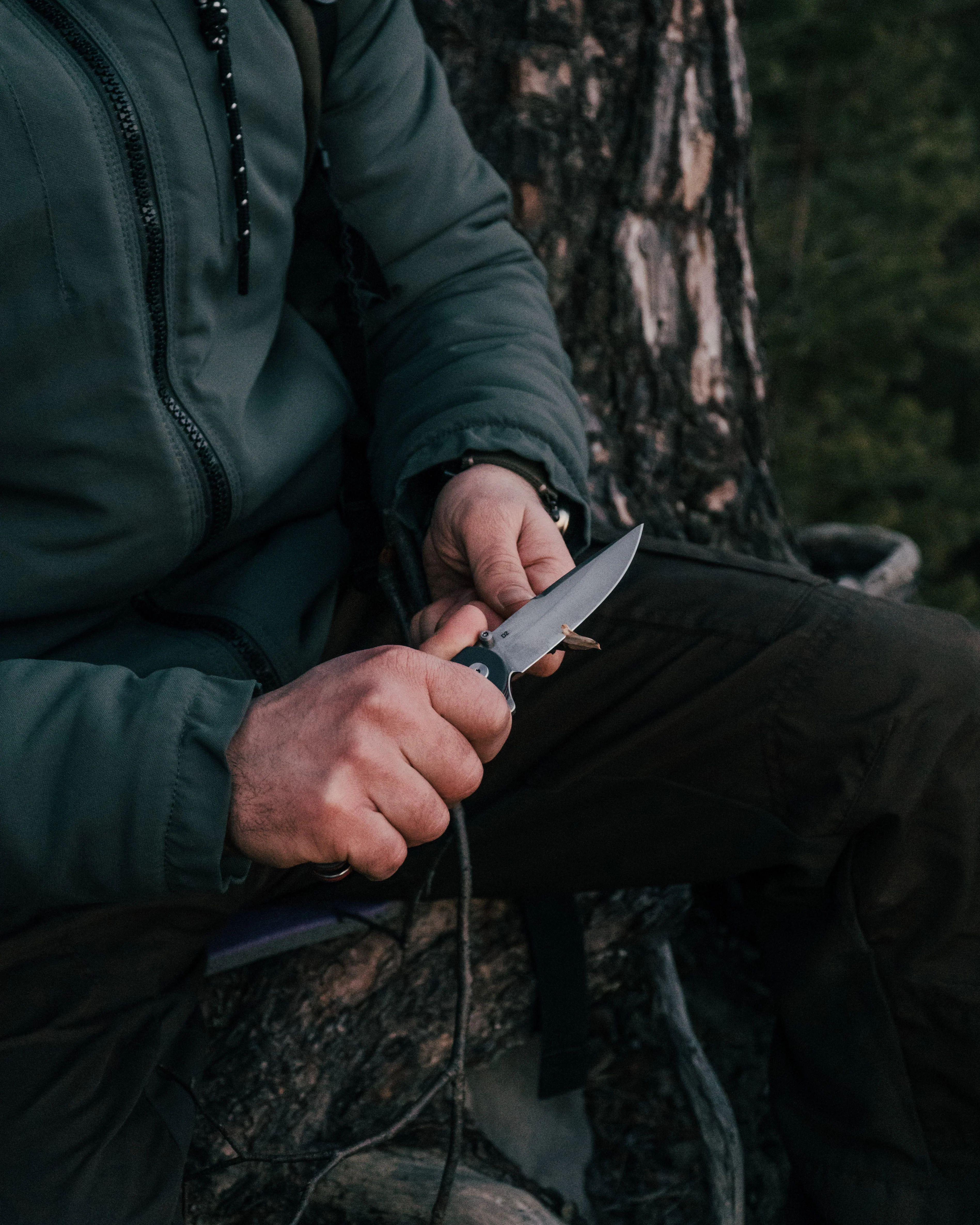 The Straight Back Folding Pocket Knife Giftset for Men and Women (Silver and Black) - Image 10