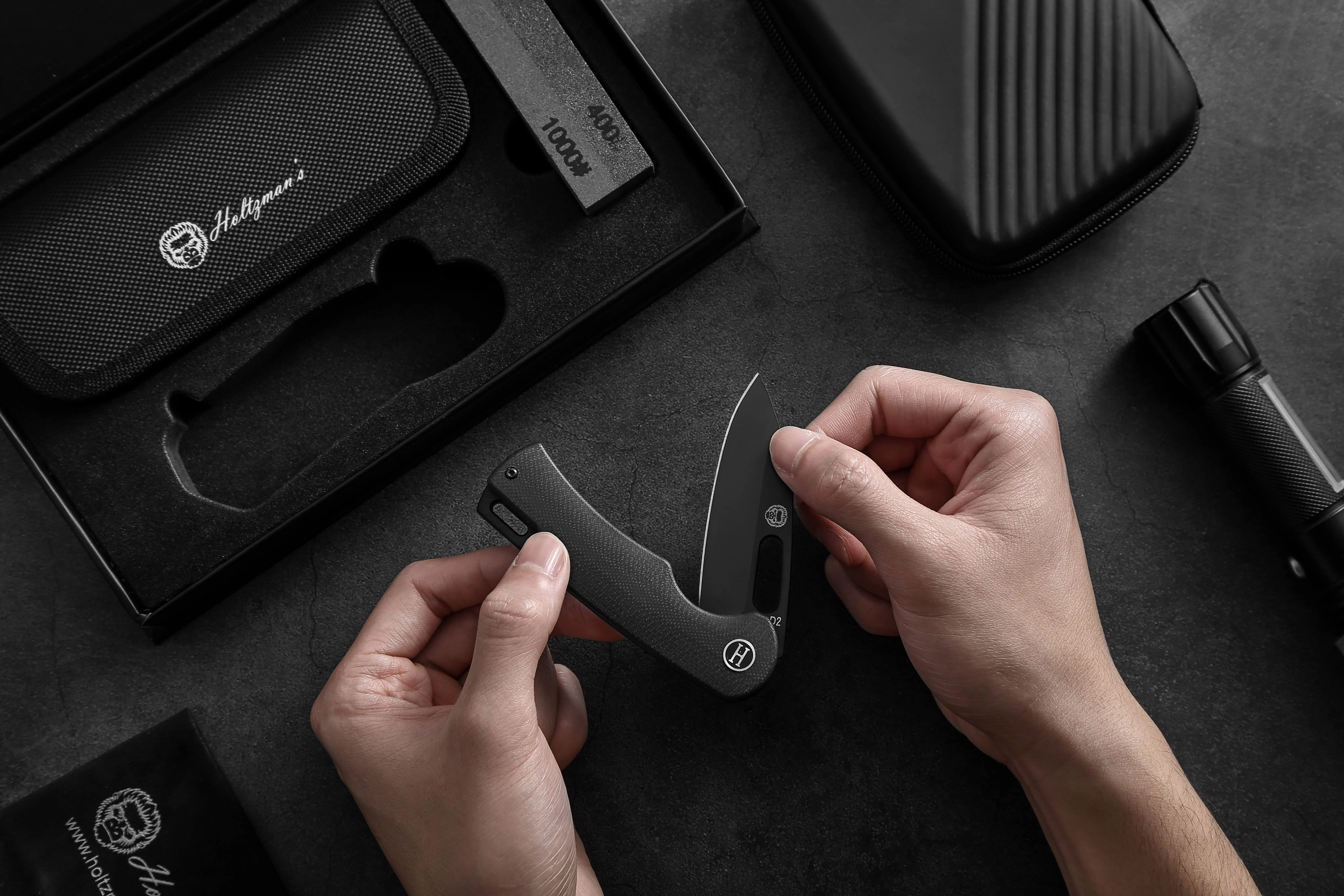 The Venture Point Folding Pocket Knife Giftset for Men and Women (Black and Blue) - Image 6